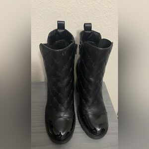 GBG Los Angeles monogram heeled booties, Sz 7